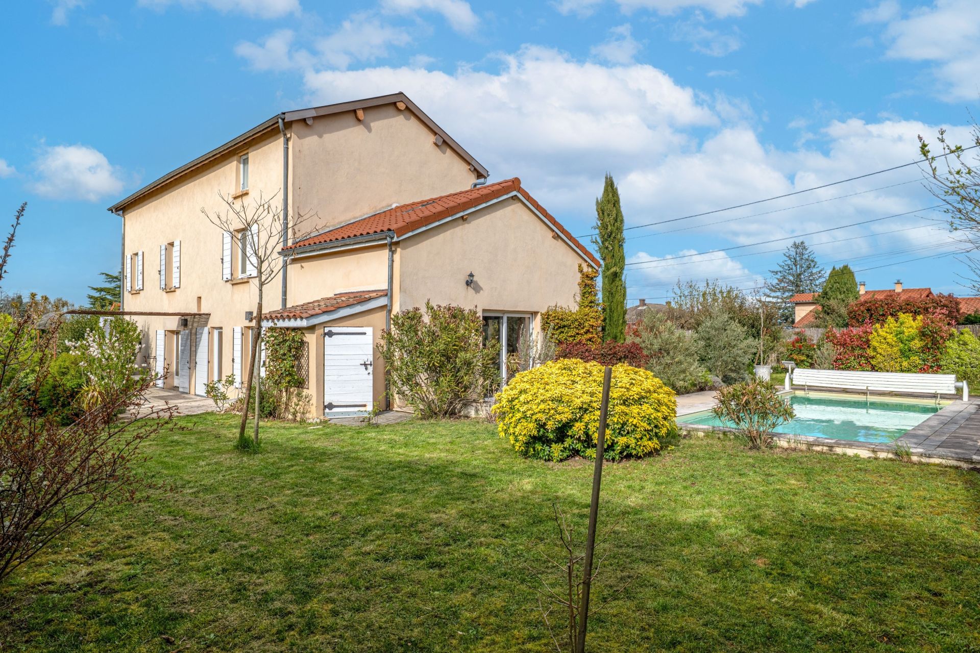 house 8 Rooms for sale on CRAPONNE (69290)