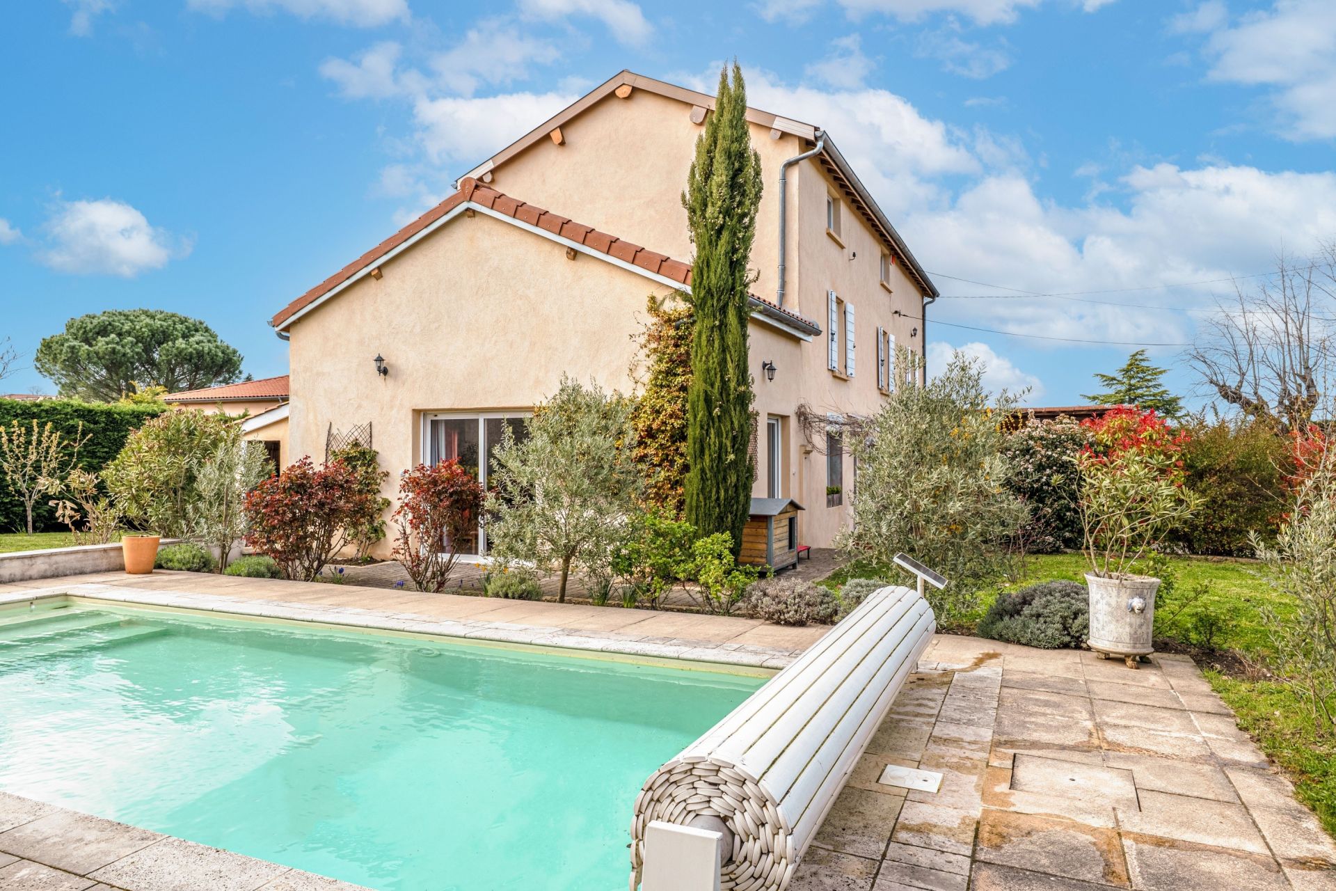 house 8 Rooms for sale on CRAPONNE (69290)