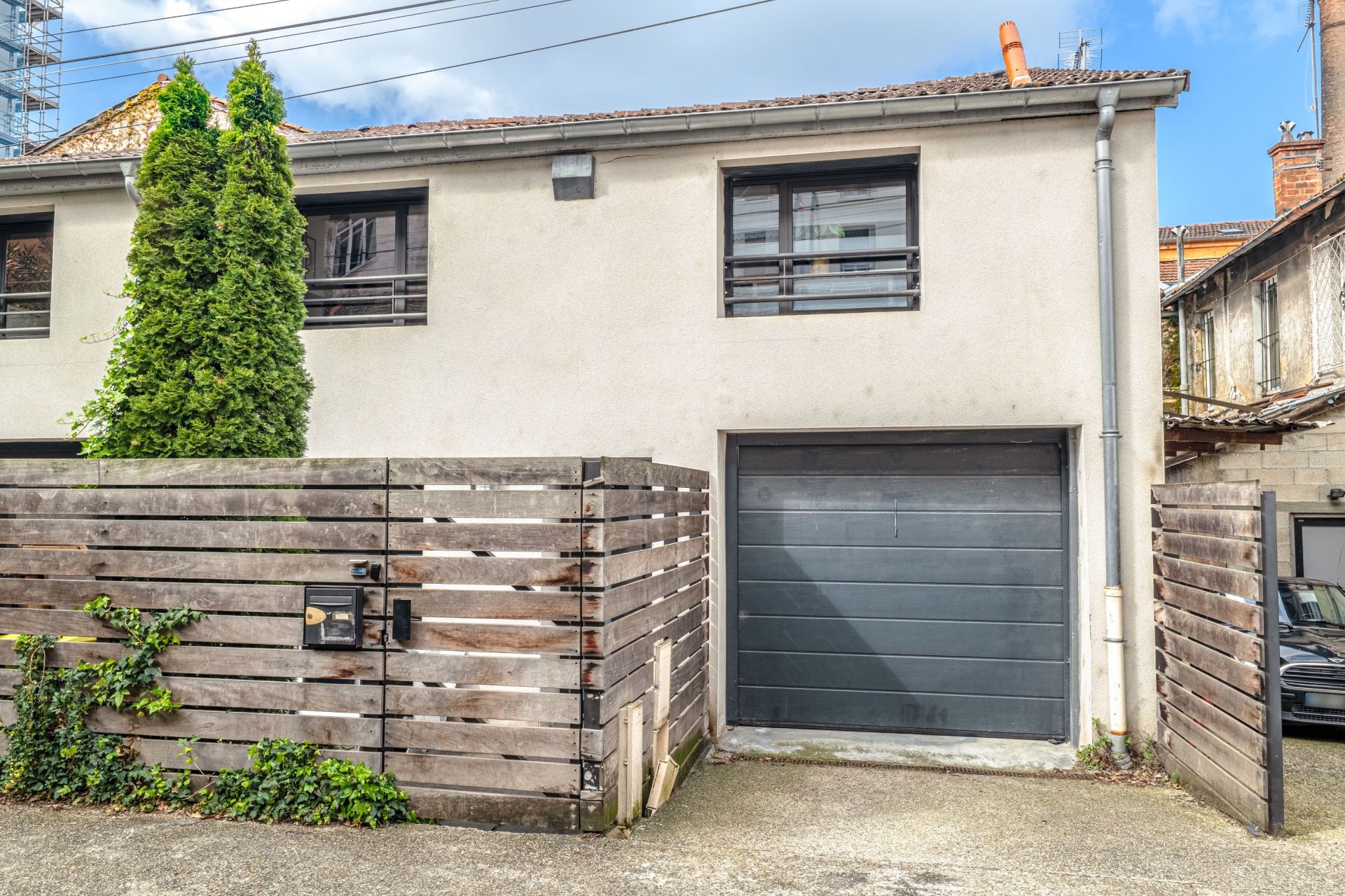 townhouse 5 Rooms for sale on VILLEURBANNE (69100)