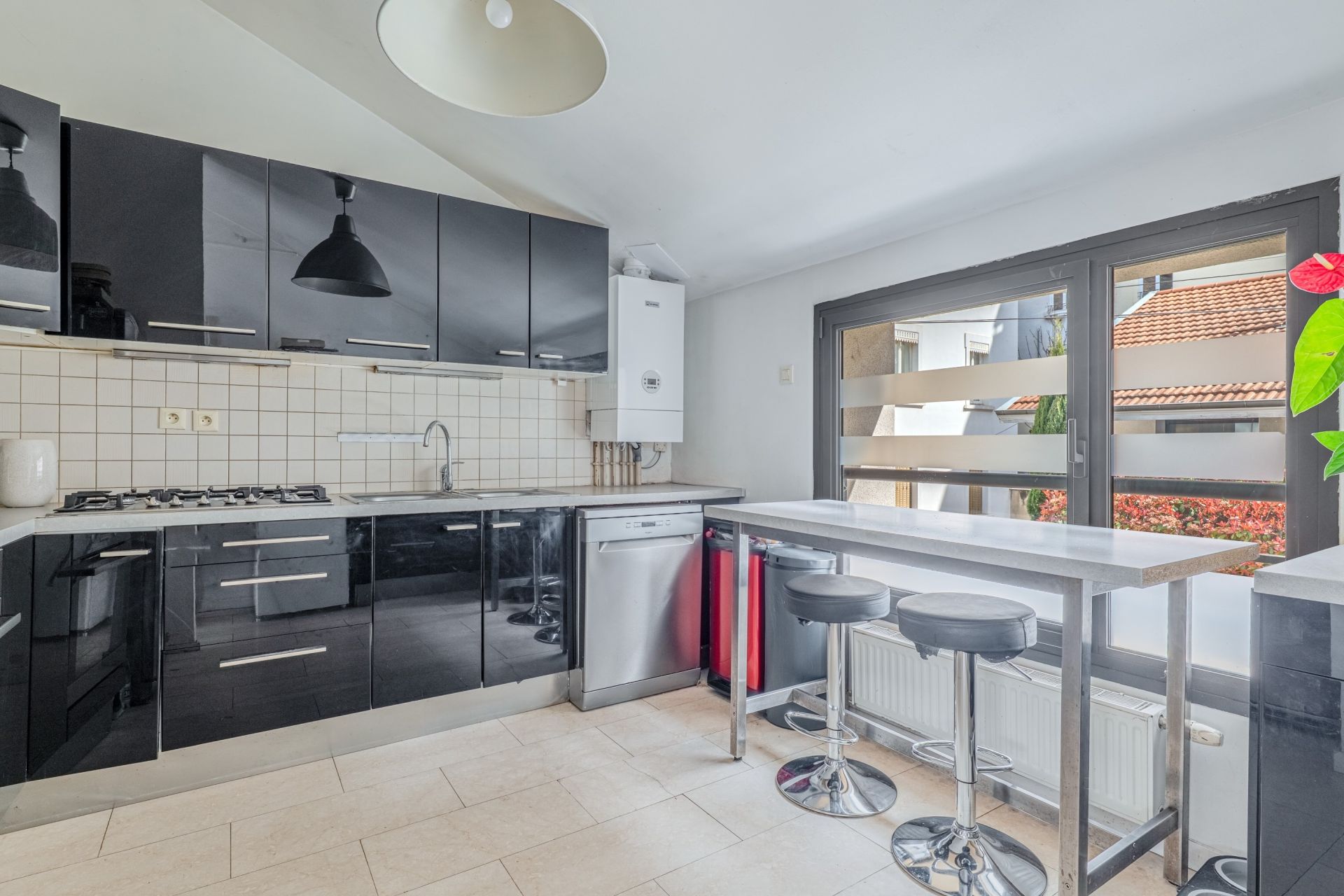 townhouse 5 Rooms for sale on VILLEURBANNE (69100)