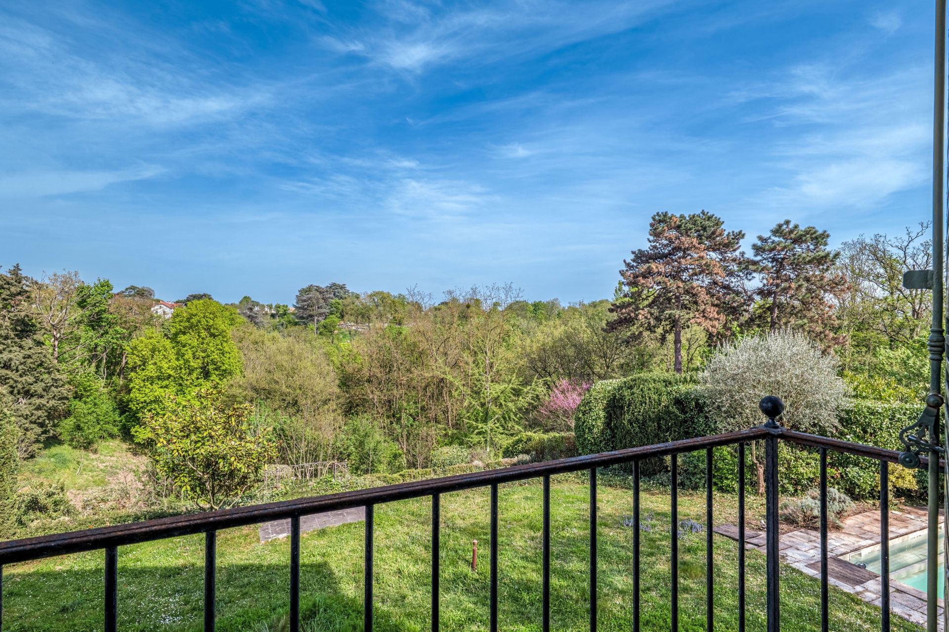 maison de maître 6 Pièces en location sur CHAMPAGNE AU MONT D OR (69410)