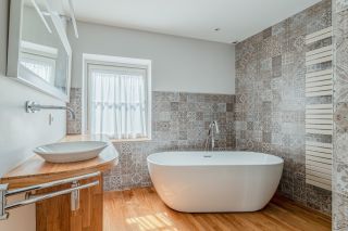 maison de maître 6 Pièces en location sur CHAMPAGNE AU MONT D OR (69410)