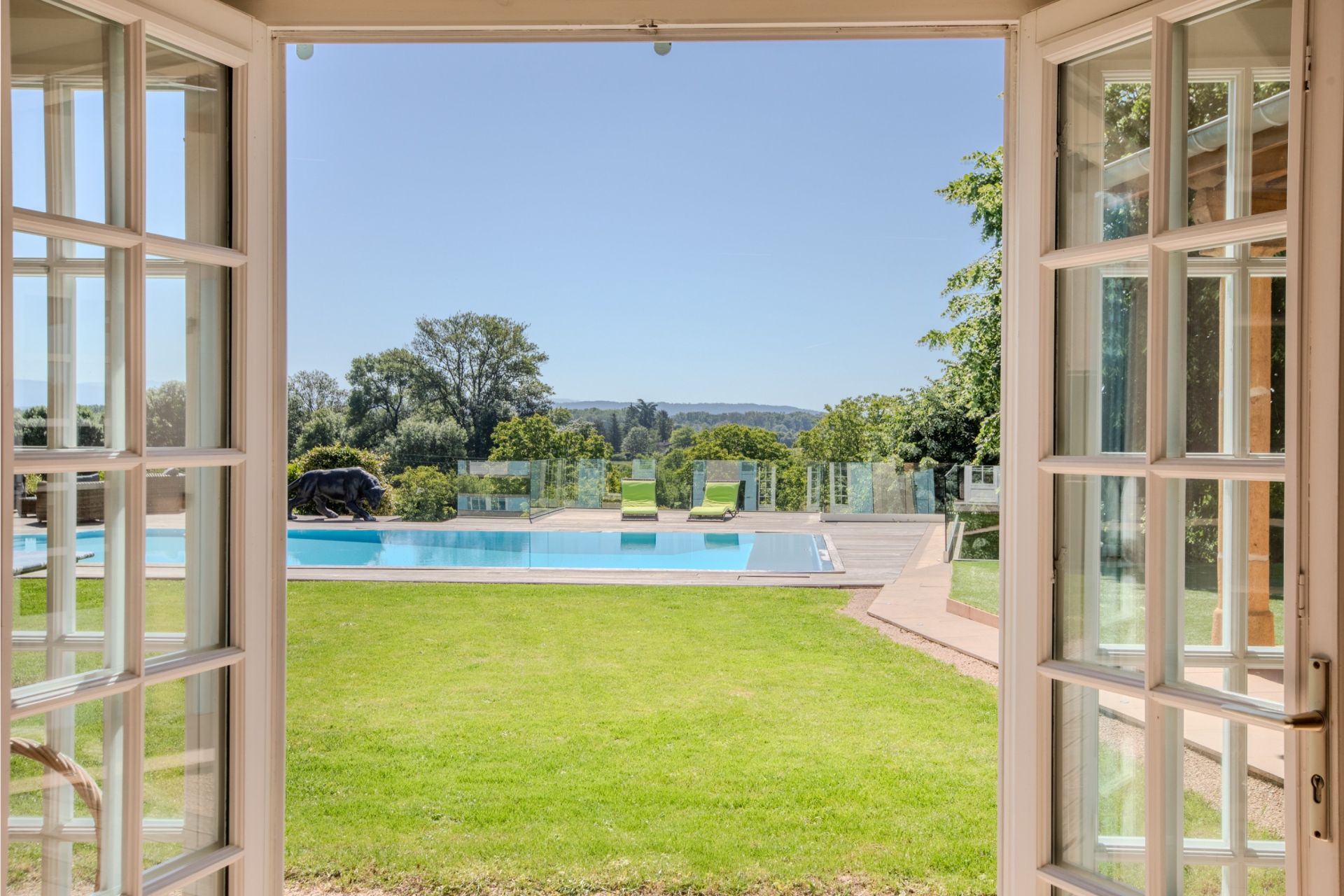 house 10 Rooms for sale on MEXIMIEUX (01800)