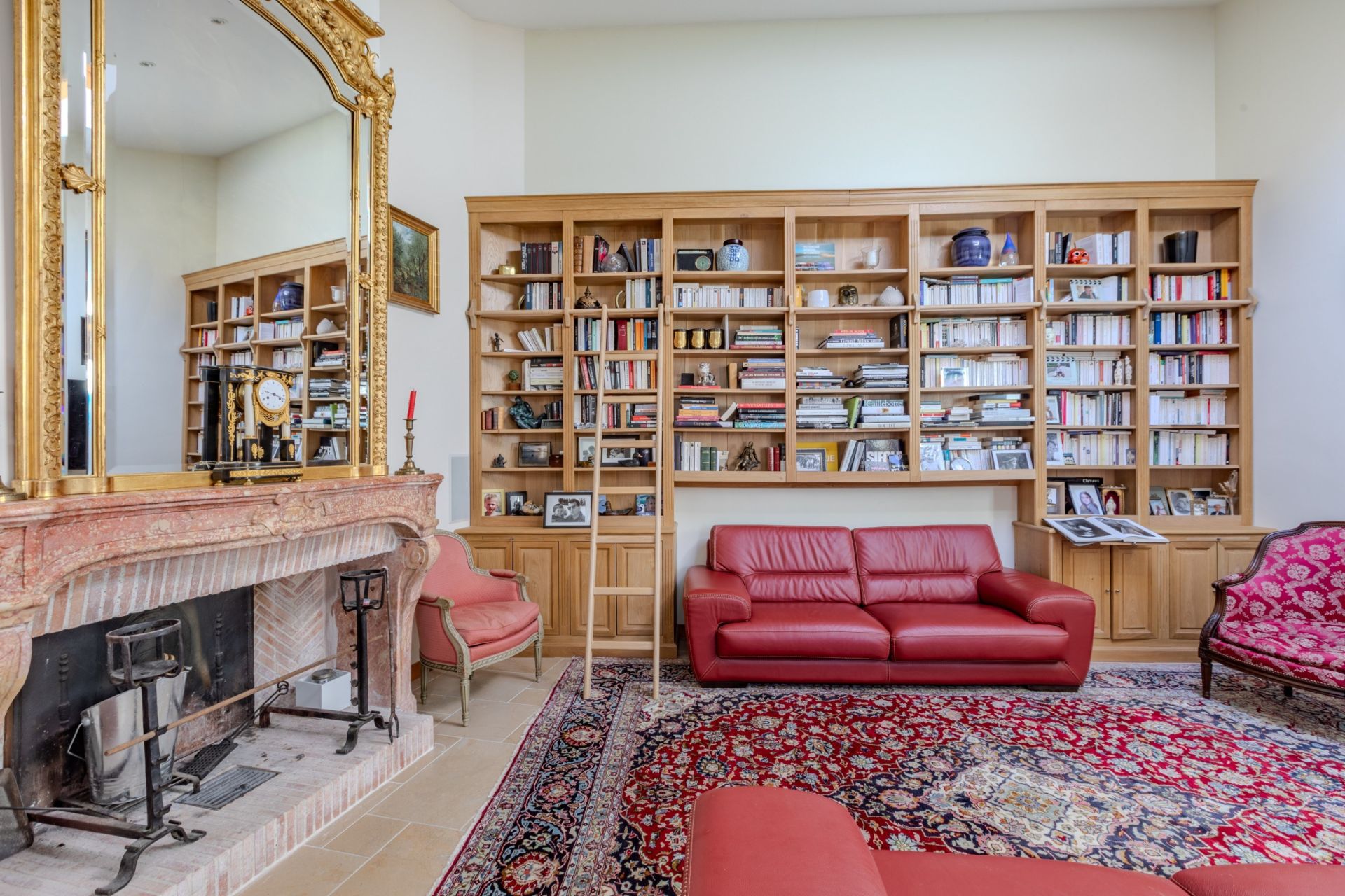 house 10 Rooms for sale on MEXIMIEUX (01800)