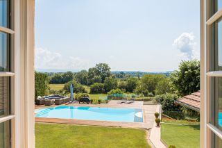 house 10 Rooms for sale on MEXIMIEUX (01800)