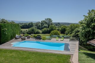 house 10 Rooms for sale on MEXIMIEUX (01800)