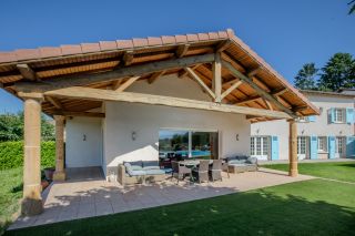 house 10 Rooms for sale on MEXIMIEUX (01800)