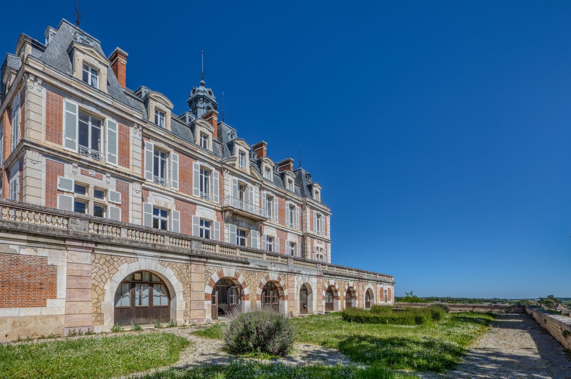château 40 Pièces en vente sur RULLY (71150)