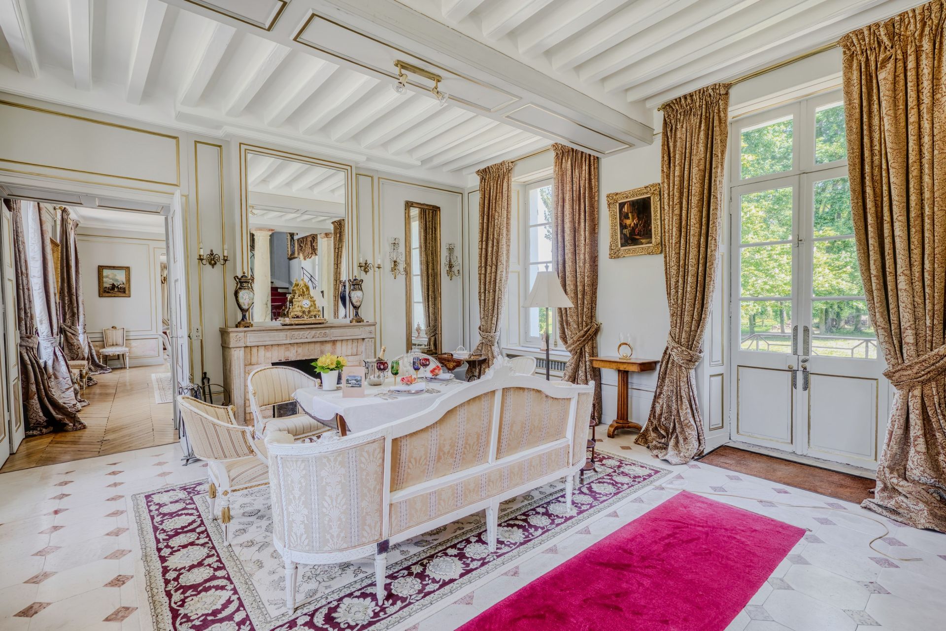 castle 20 Rooms for sale on CHABLIS (89800)