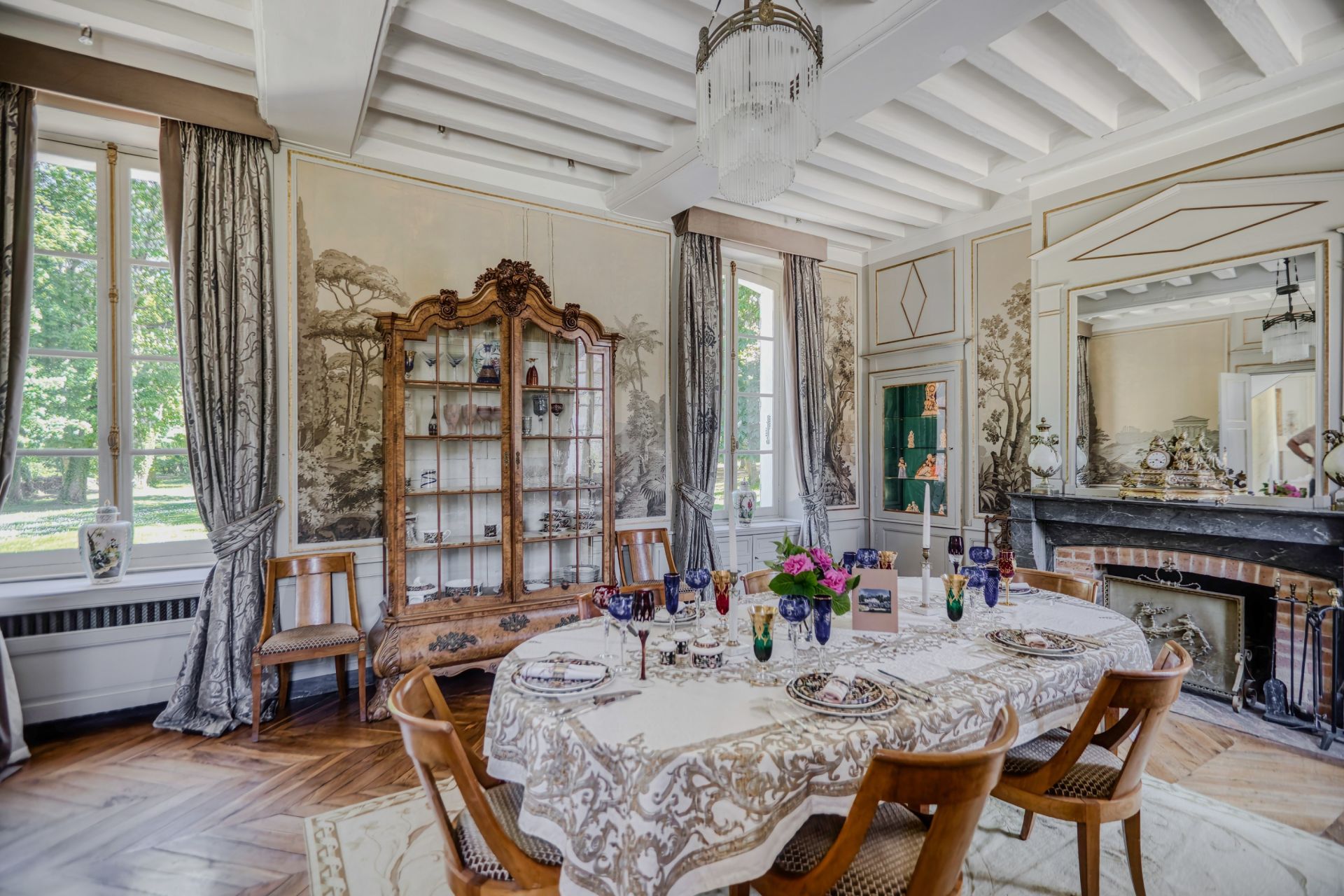 castle 20 Rooms for sale on CHABLIS (89800)