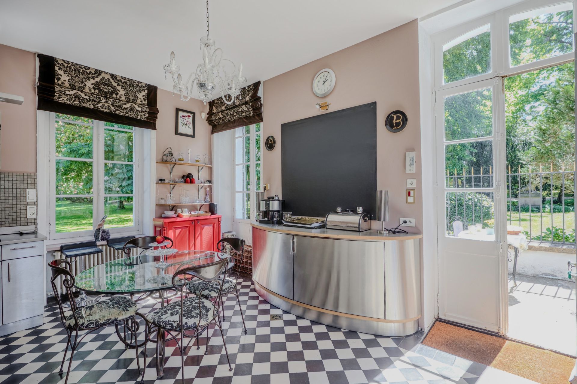 castle 20 Rooms for sale on CHABLIS (89800)