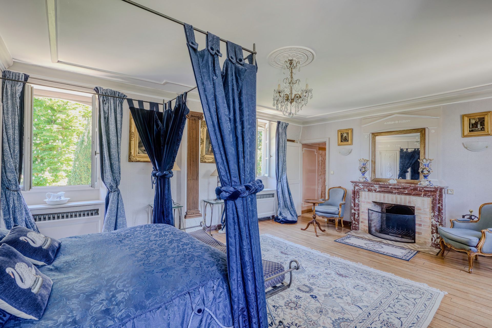 castle 20 Rooms for sale on CHABLIS (89800)