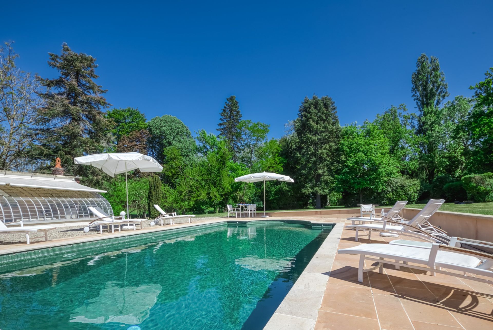 castle 20 Rooms for sale on CHABLIS (89800)