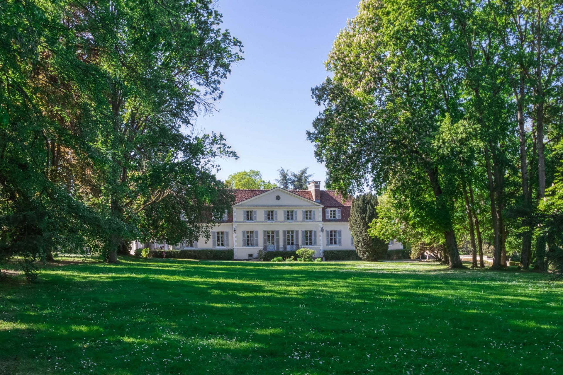 castle 20 Rooms for sale on CHABLIS (89800)