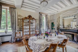 castle 20 Rooms for sale on CHABLIS (89800)