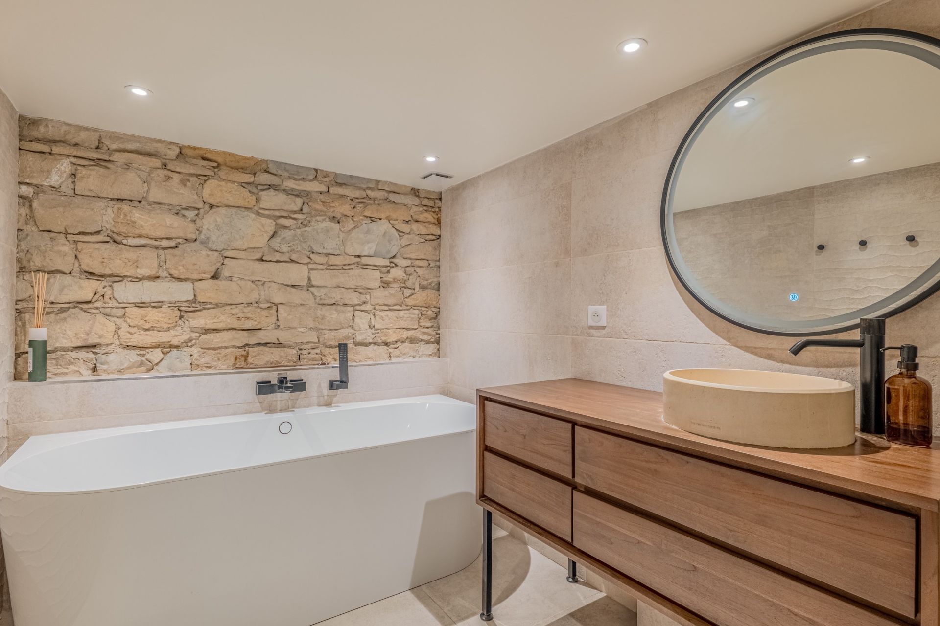 apartment 4 Rooms for sale on LYON (69004)