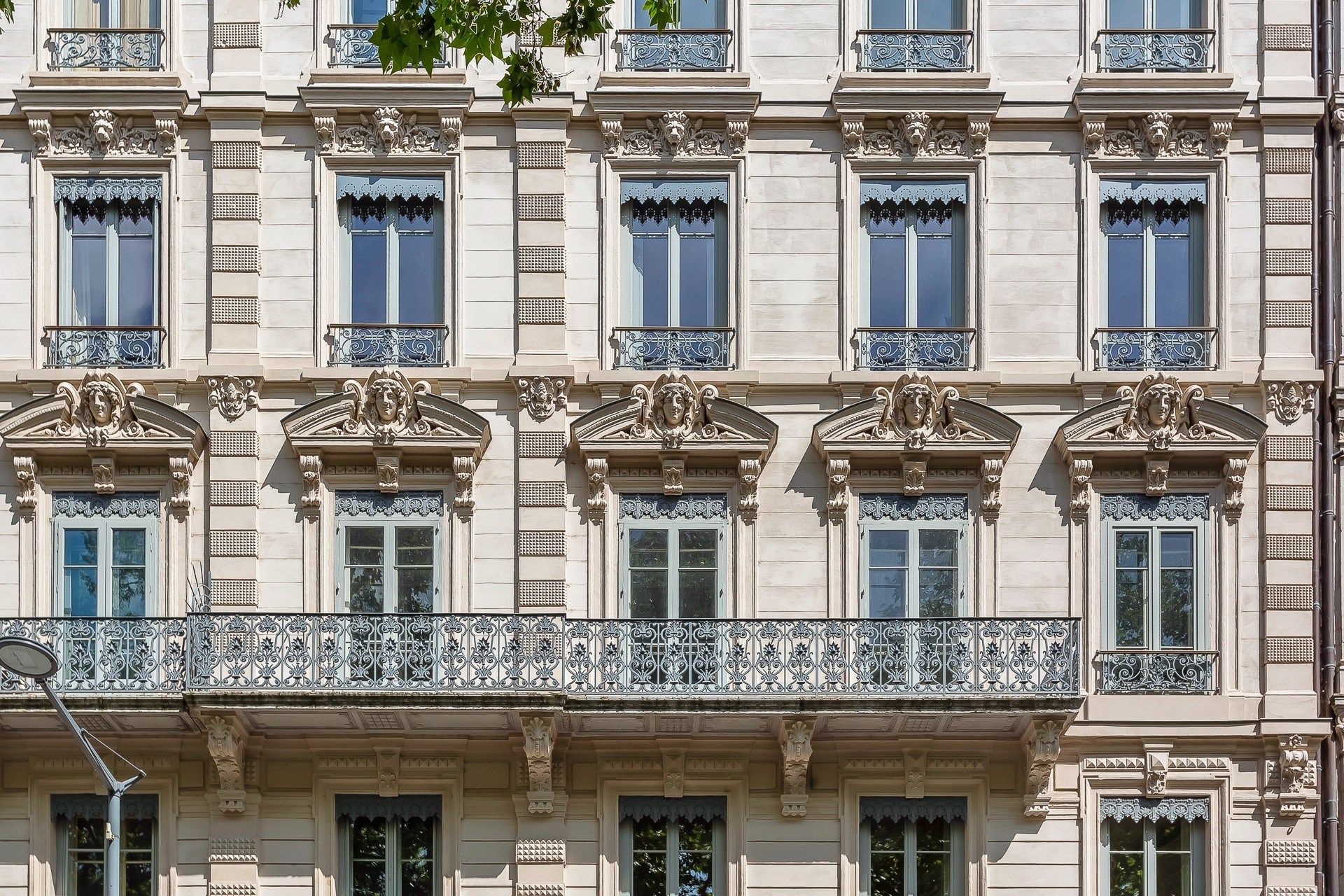 apartment 4 Rooms for sale on LYON (69006)