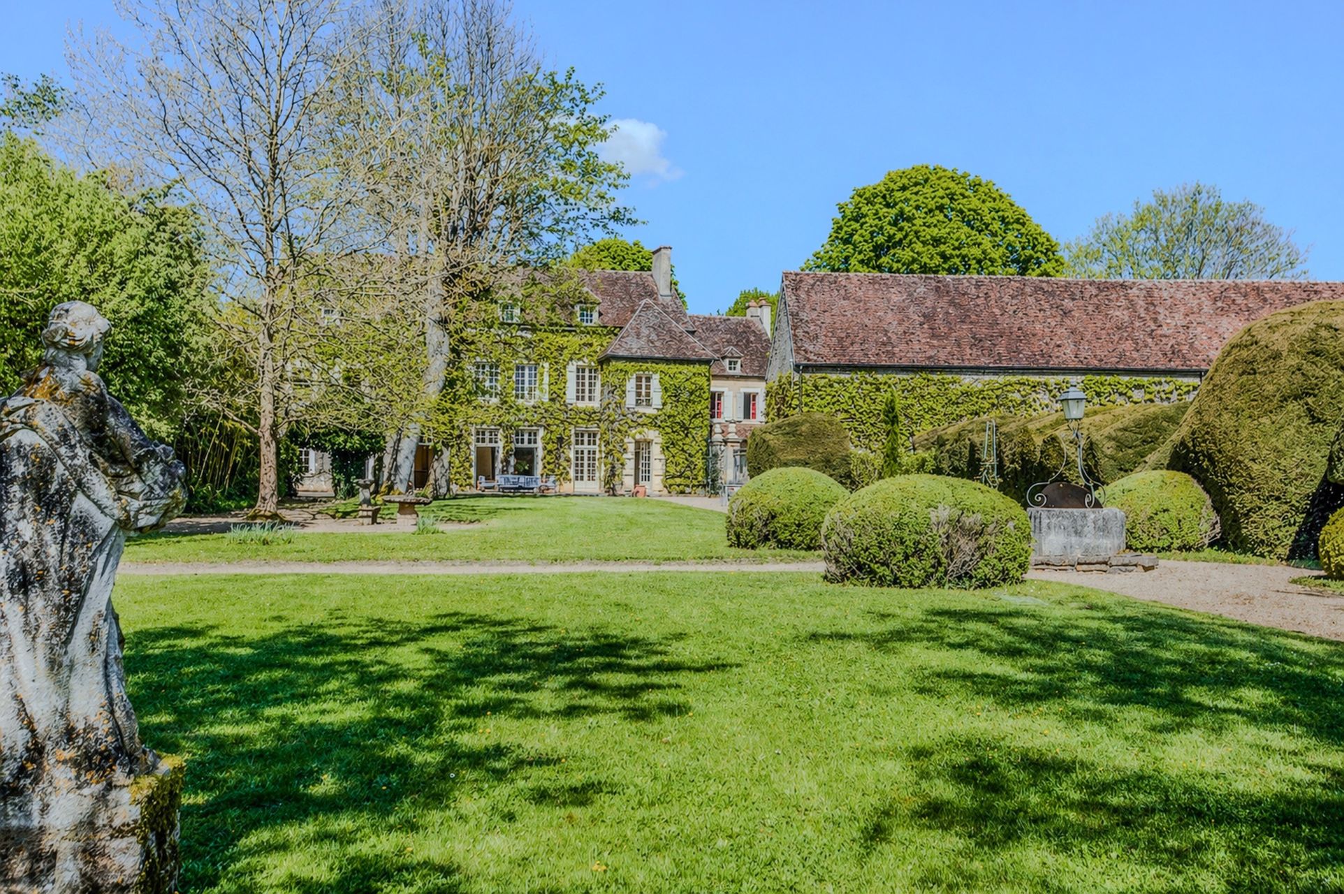 manor house 17 Rooms for sale on VEZELAY (89450)