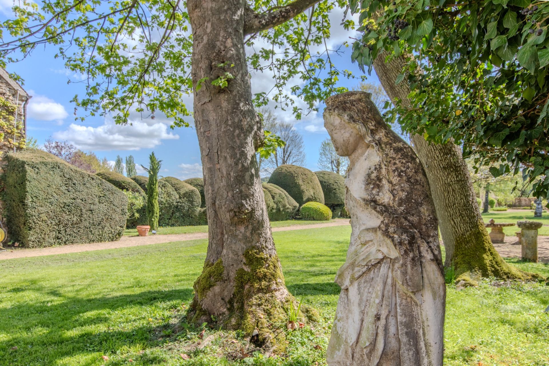 manoir 17 Pièces en vente sur VEZELAY (89450)
