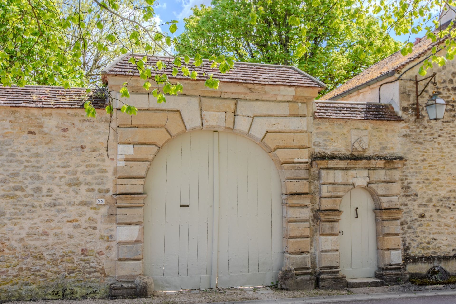manoir 17 Pièces en vente sur VEZELAY (89450)