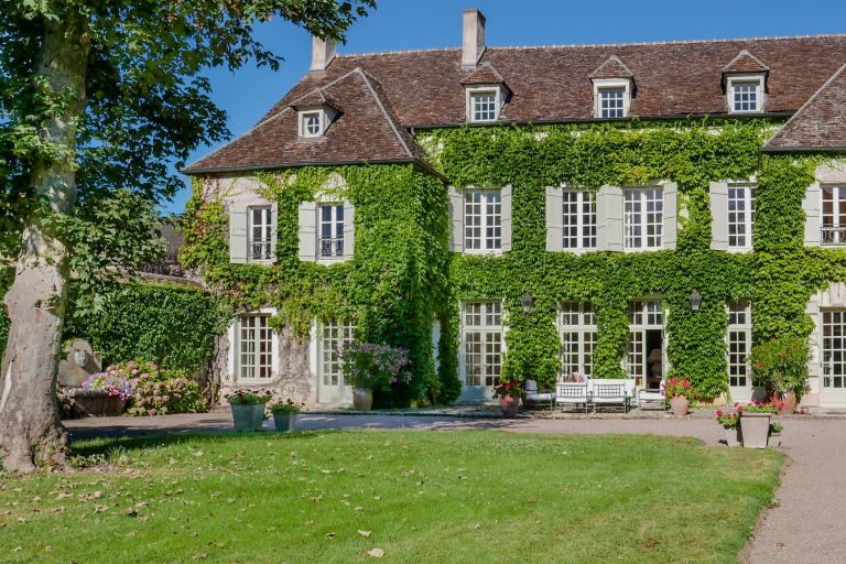 manoir 17 Pièces en vente sur VEZELAY (89450)