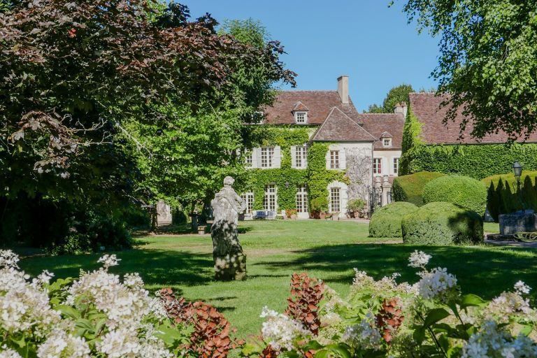 manoir 17 Pièces en vente sur VEZELAY (89450)