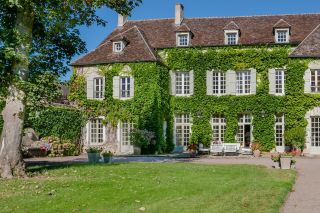 manoir 17 Pièces en vente sur VEZELAY (89450)