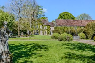 manoir 17 Pièces en vente sur VEZELAY (89450)
