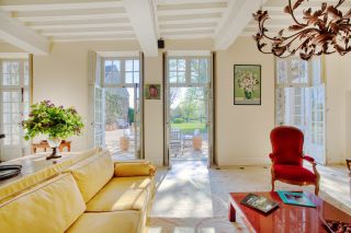 manoir 17 Pièces en vente sur VEZELAY (89450)