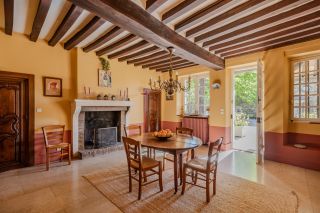 manoir 17 Pièces en vente sur VEZELAY (89450)
