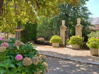 manoir 17 Pièces en vente sur VEZELAY (89450)
