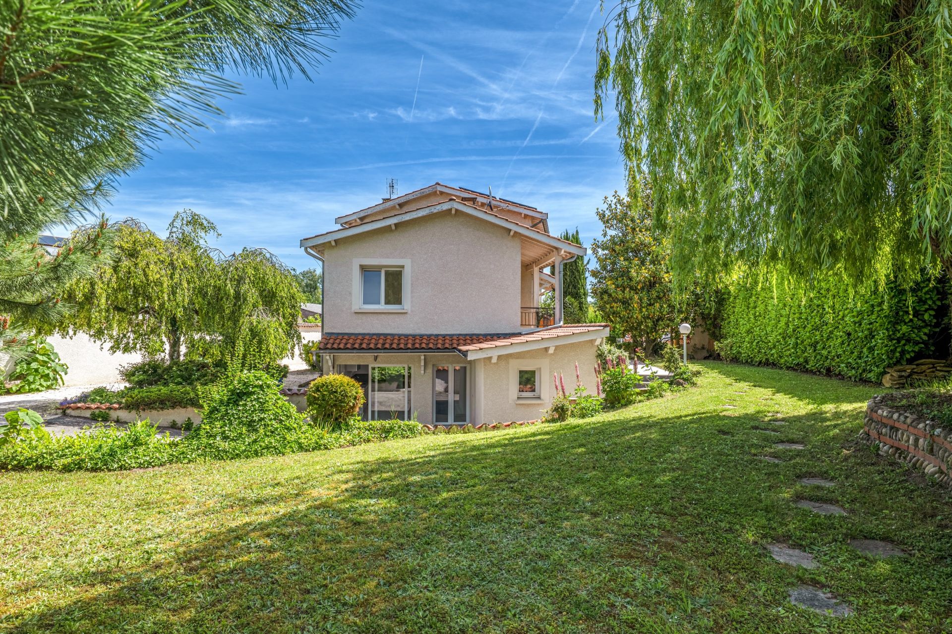 villa 6 Rooms for sale on CAILLOUX SUR FONTAINES (69270)