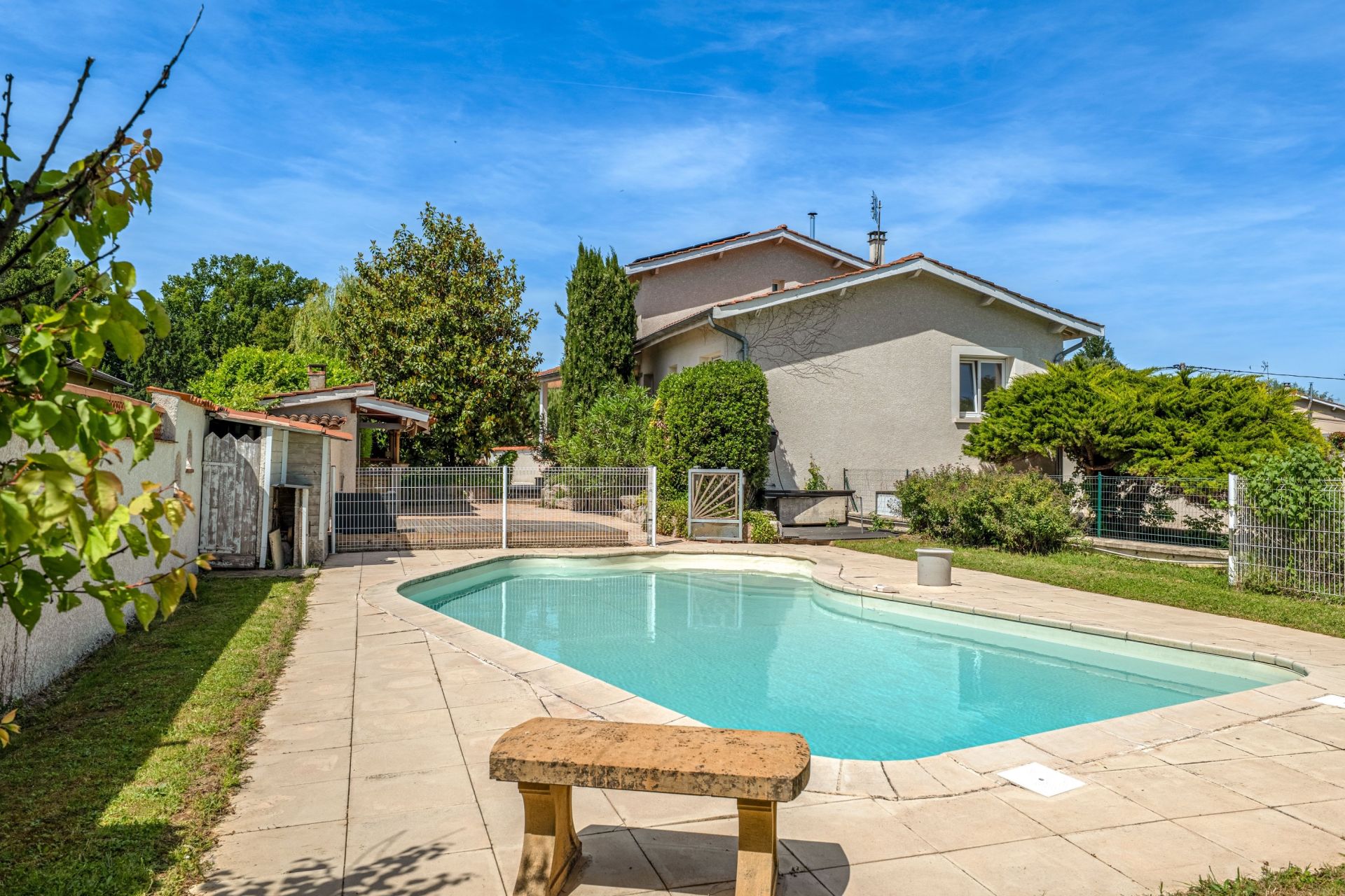 villa 6 Rooms for sale on CAILLOUX SUR FONTAINES (69270)