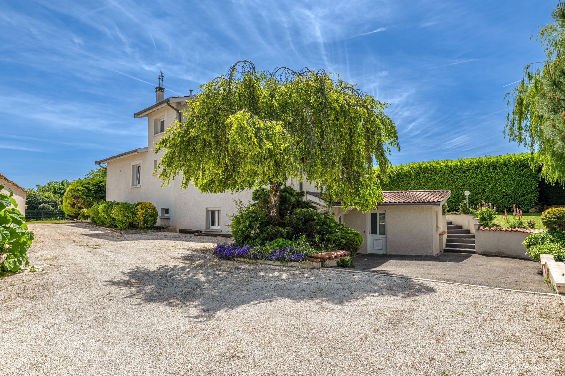 villa 6 Rooms for sale on CAILLOUX SUR FONTAINES (69270)