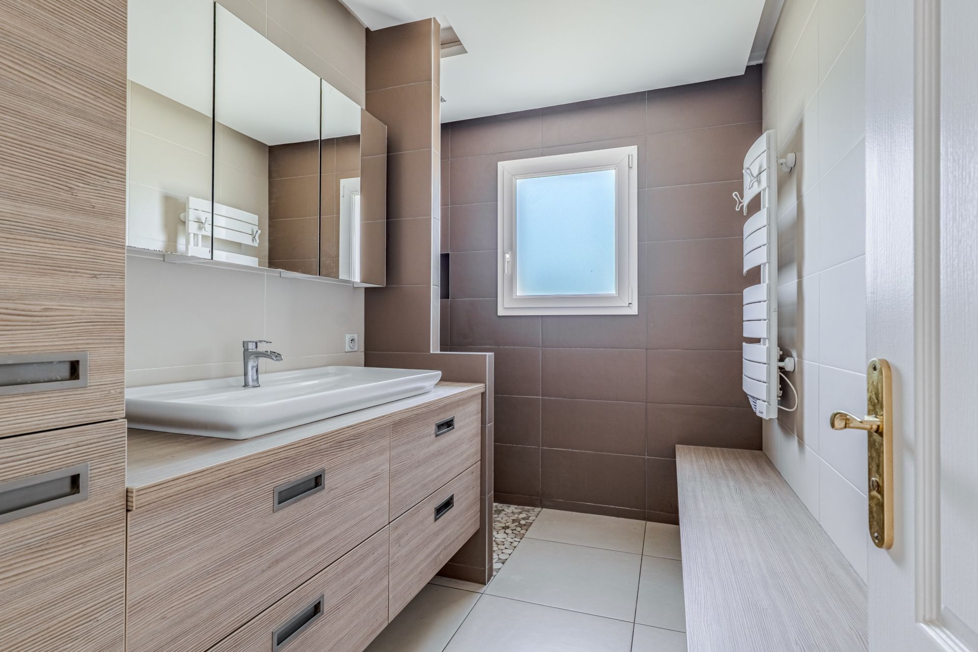 villa 6 Rooms for sale on CAILLOUX SUR FONTAINES (69270)