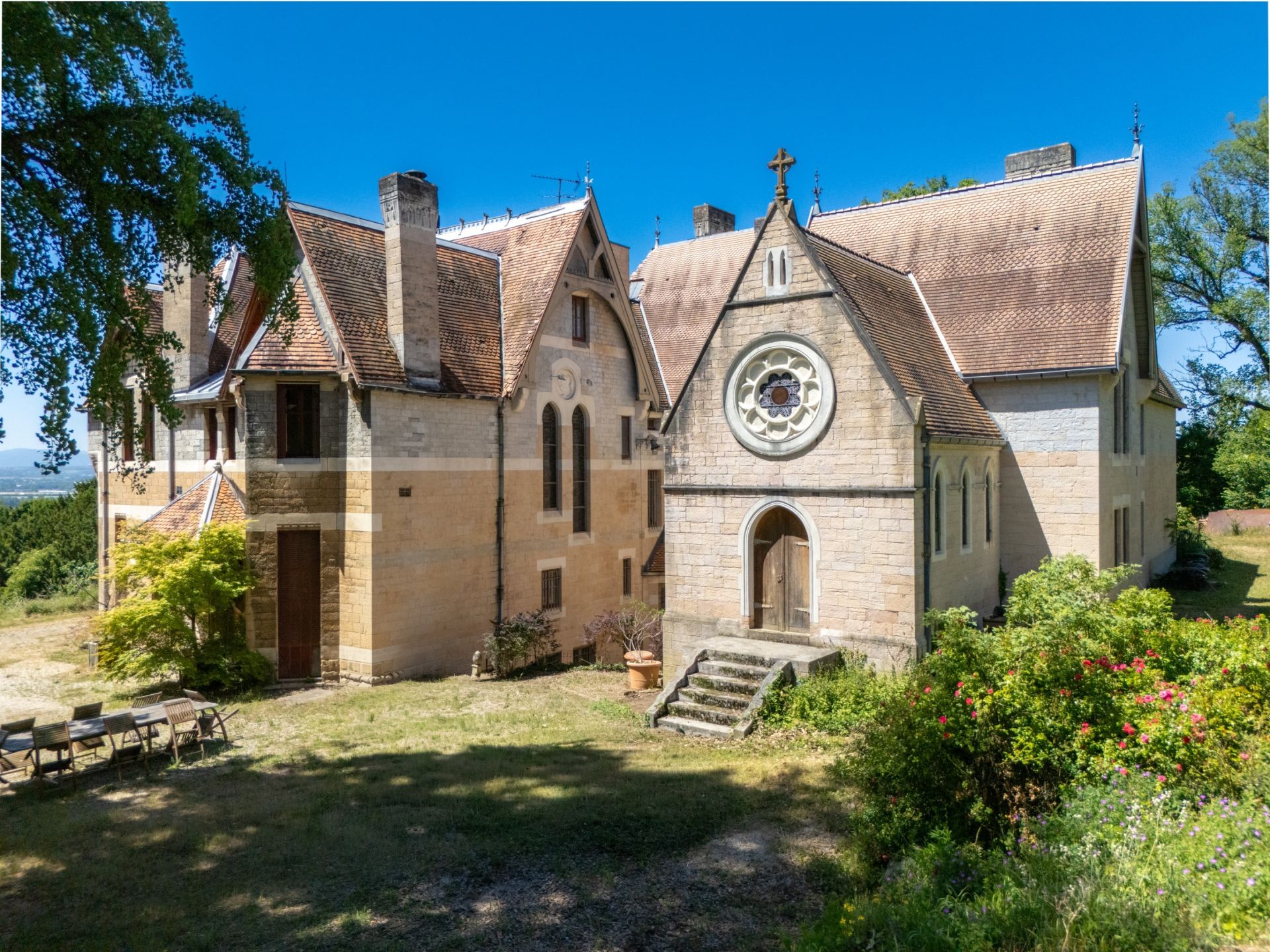 castle 22 Rooms for sale on REYRIEUX (01600)