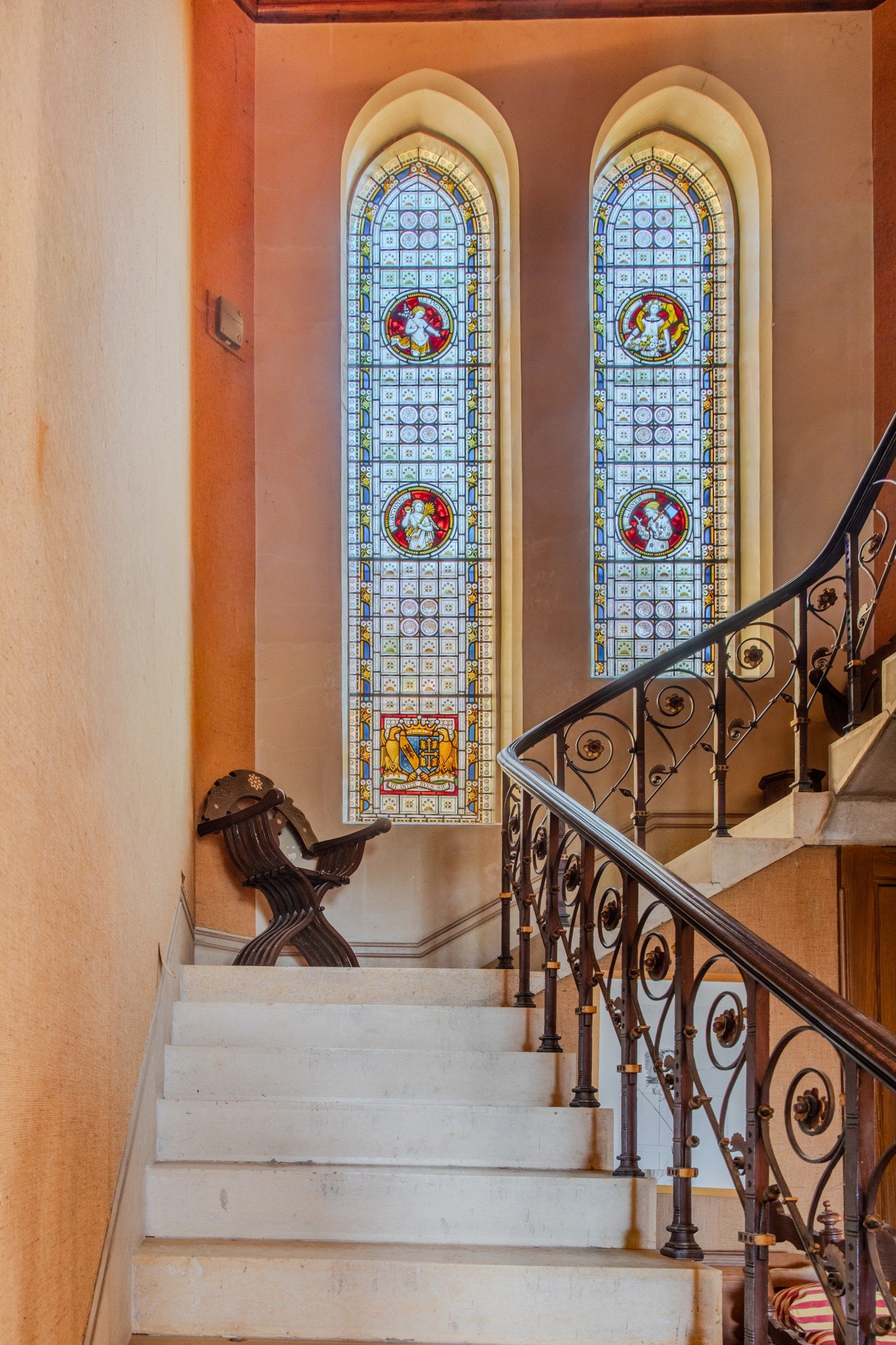 château 22 Pièces en vente sur REYRIEUX (01600)