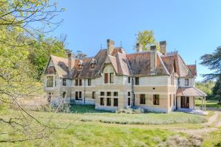 castle 22 Rooms for sale on REYRIEUX (01600)