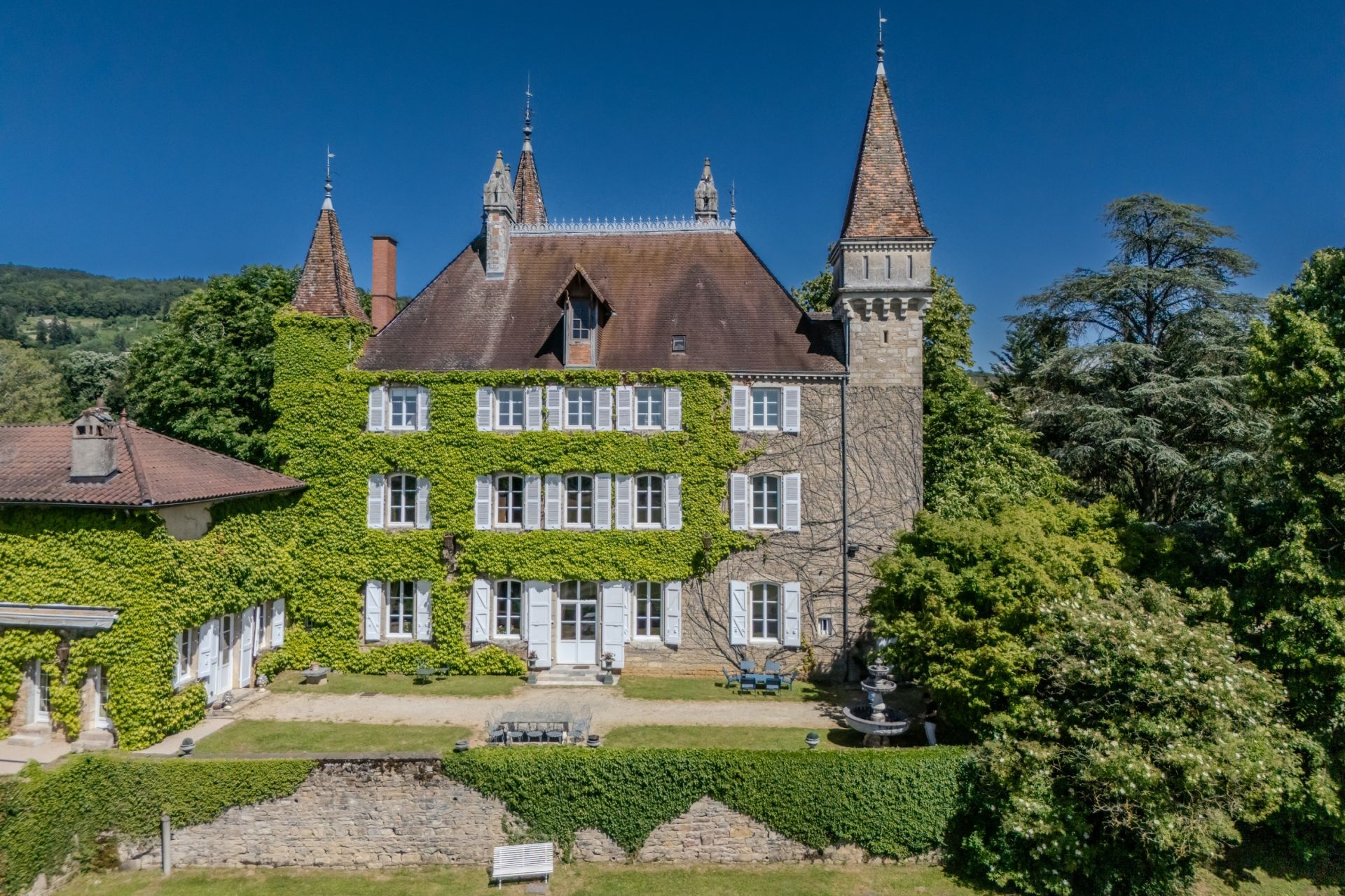 château 14 Pièces en vente sur COLIGNY (01270)