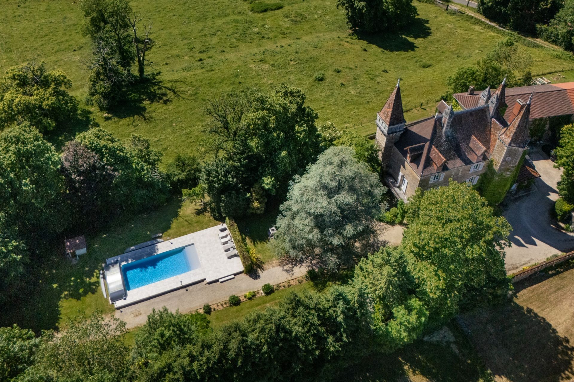 château 14 Pièces en vente sur COLIGNY (01270)