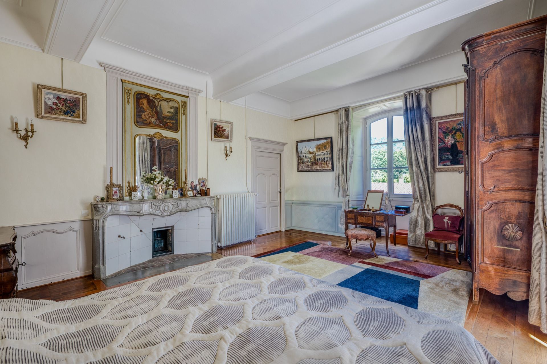castle 14 Rooms for sale on COLIGNY (01270)