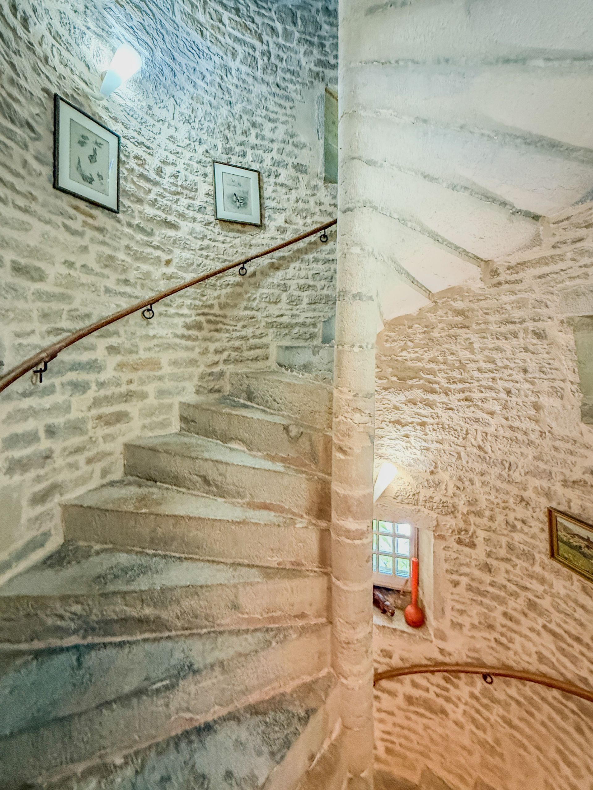 castle 14 Rooms for sale on COLIGNY (01270)
