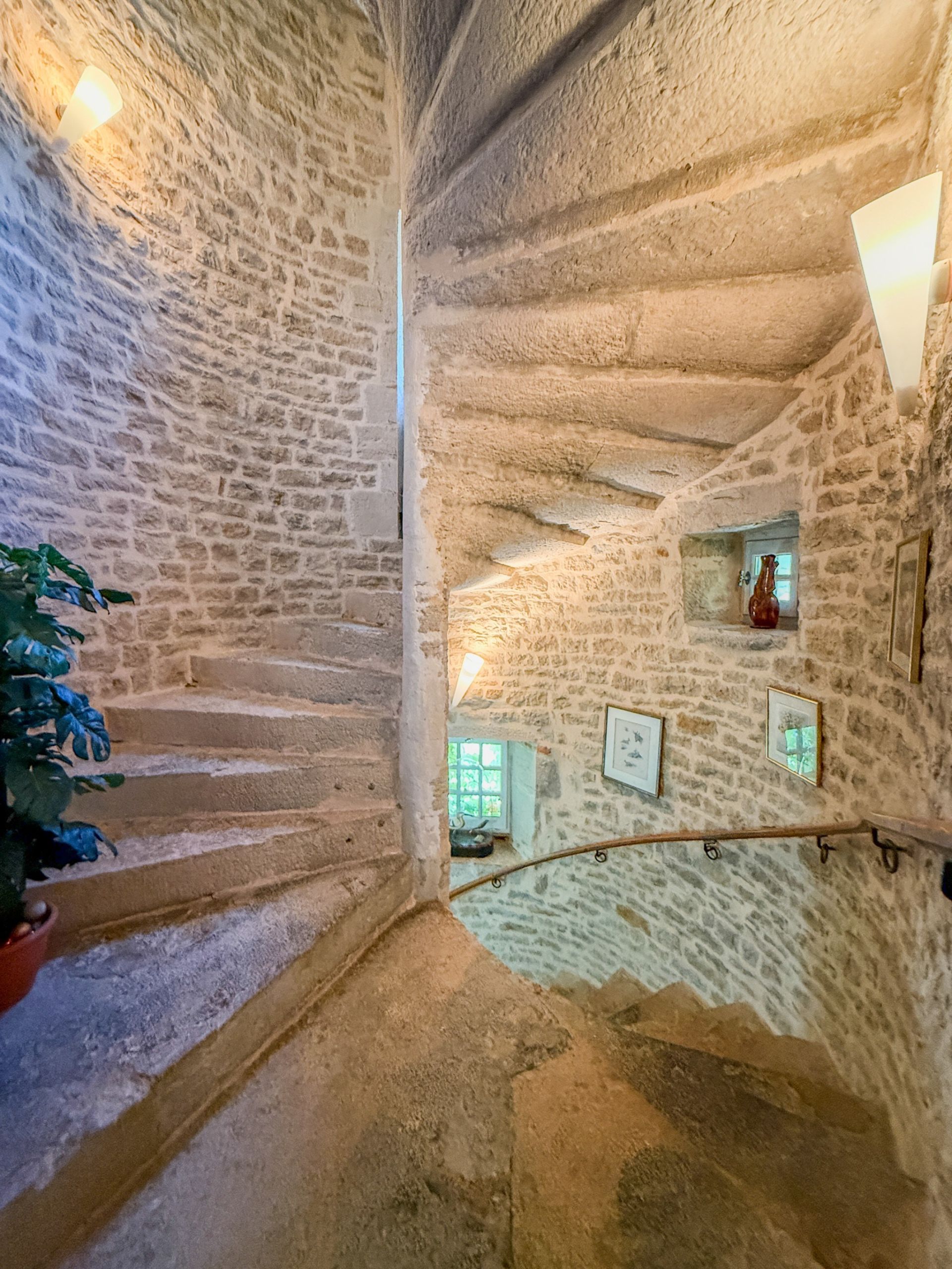 château 14 Pièces en vente sur COLIGNY (01270)