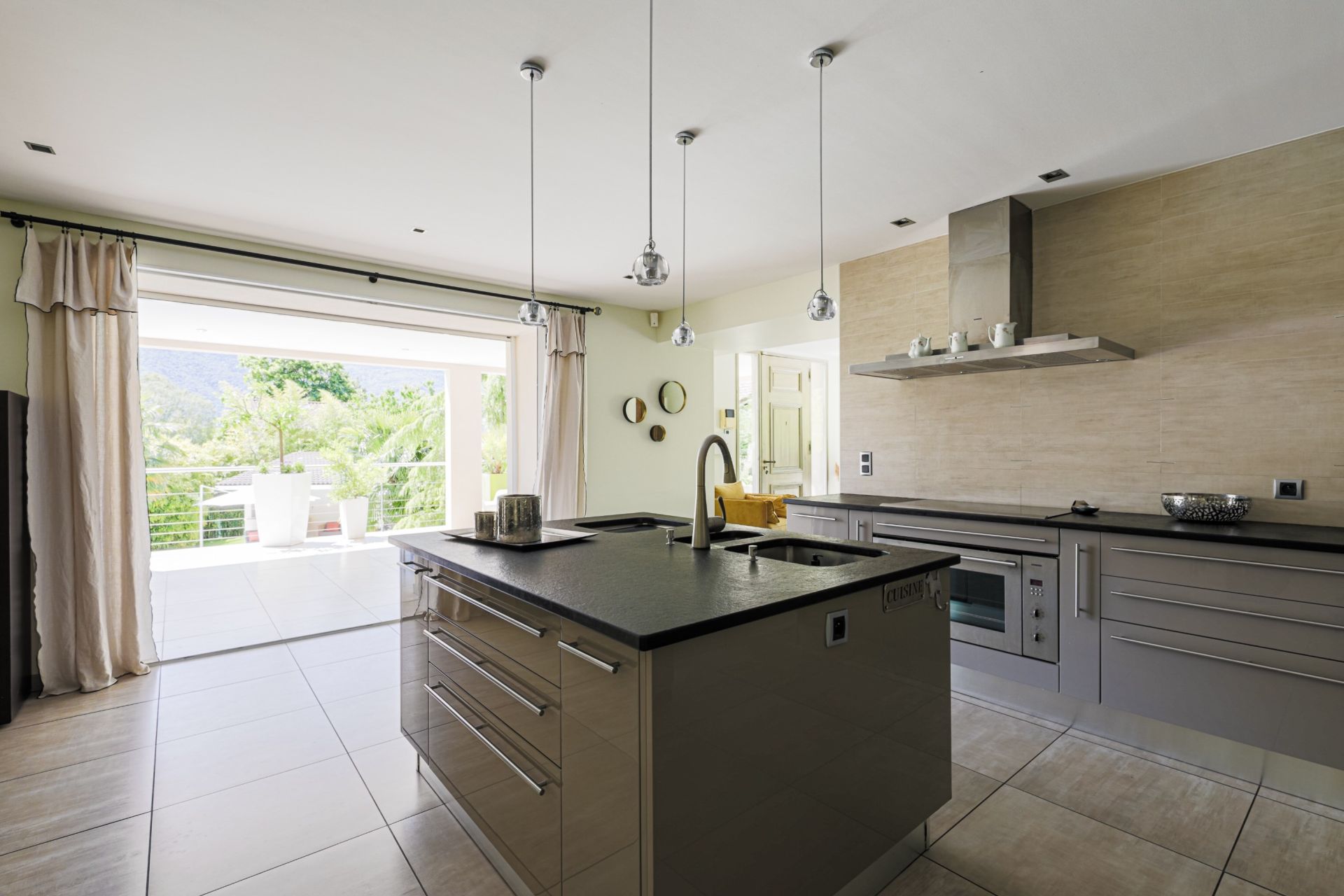 house 6 Rooms for sale on GRENOBLE (38000)
