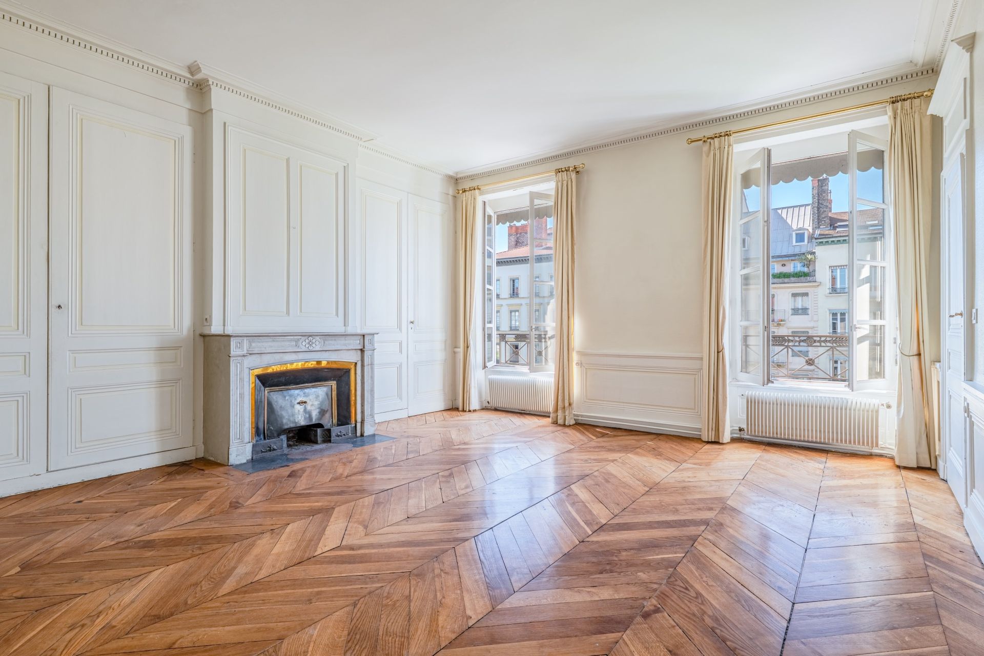 apartment 4 Rooms for sale on LYON (69006)