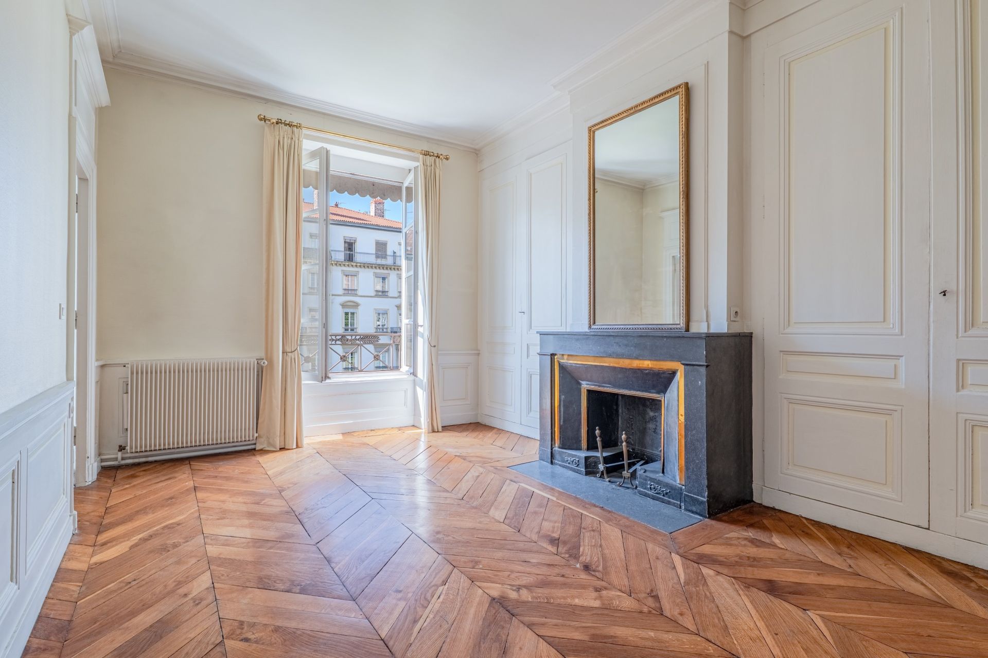 apartment 4 Rooms for sale on LYON (69006)