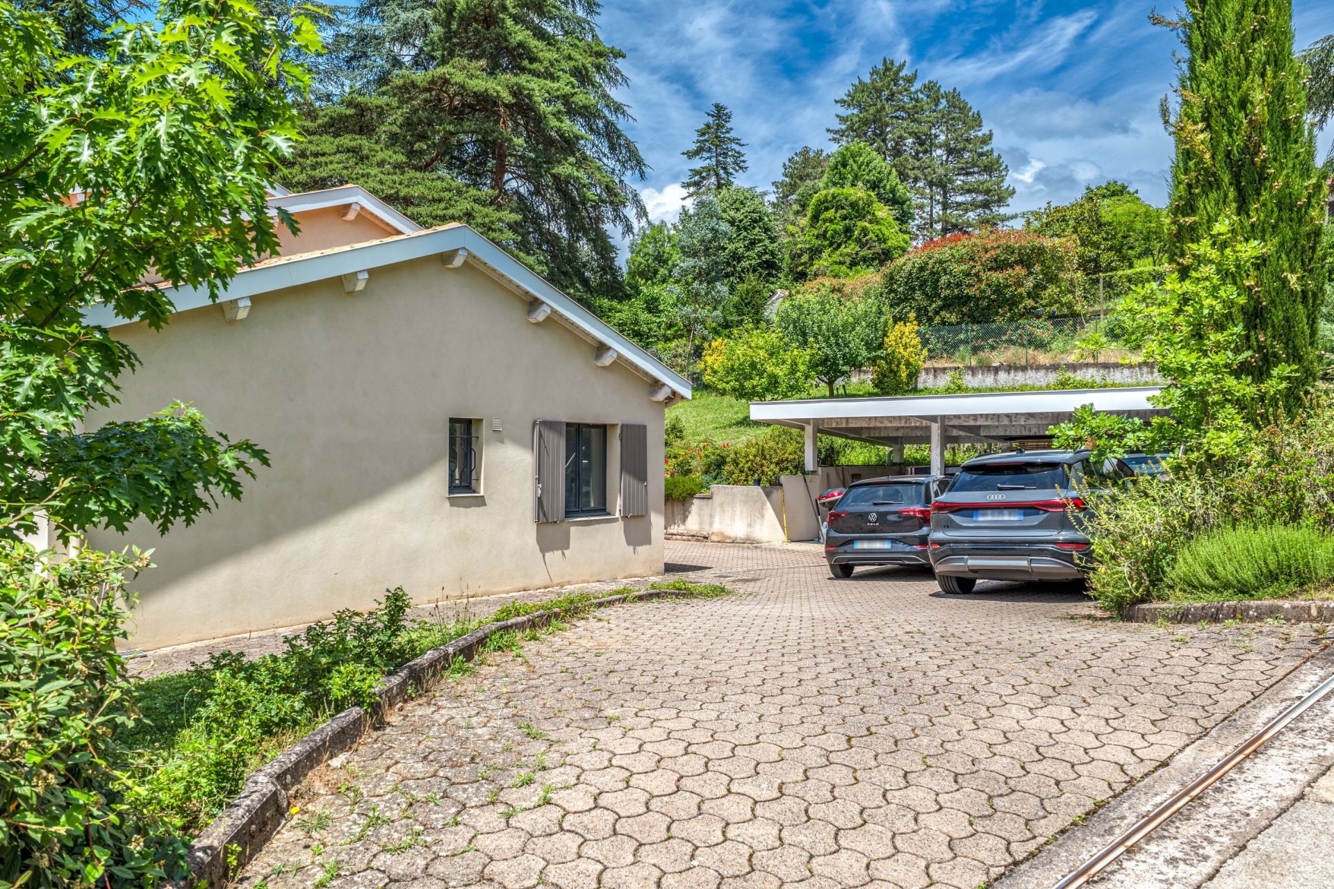 maison 7 Pièces en vente sur CHARBONNIERES LES BAINS (69260)