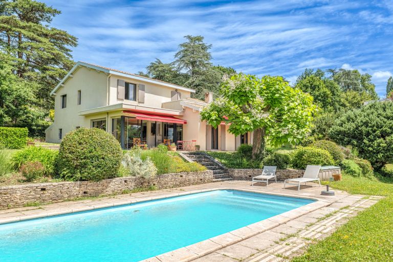 maison 7 Pièces en vente sur CHARBONNIERES LES BAINS (69260)