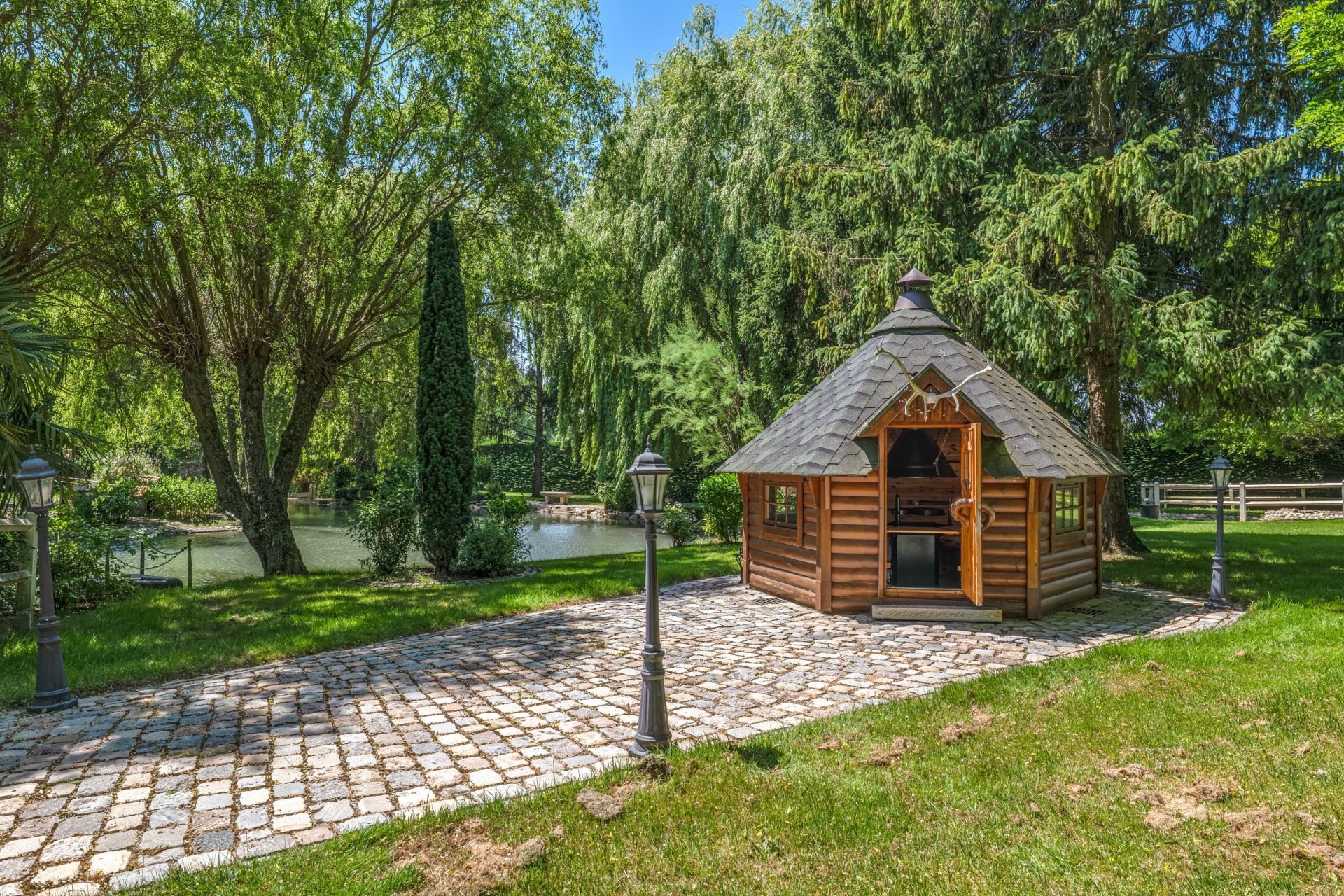 mill 10 Rooms for sale on STE EUPHEMIE (01600)