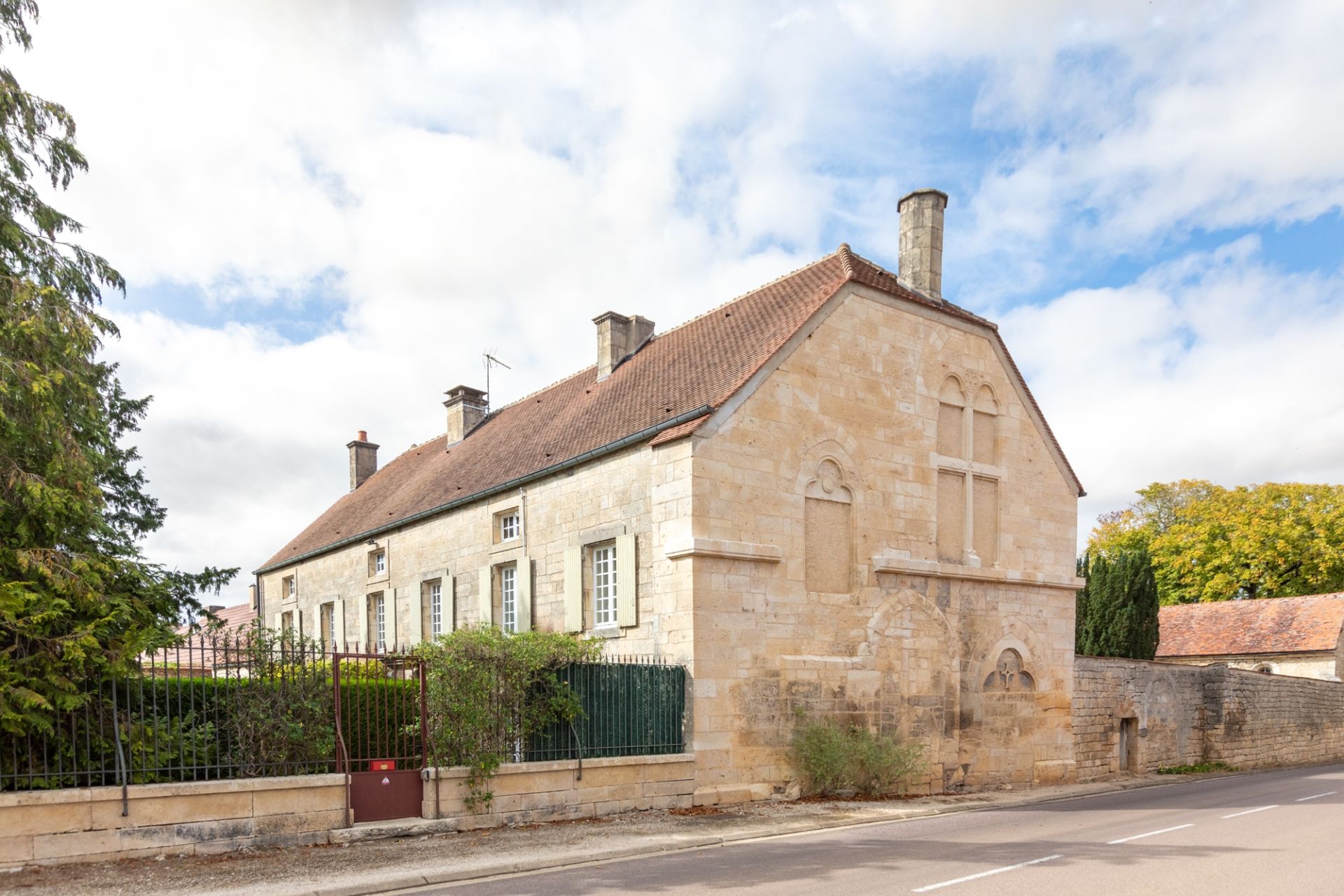 propriété 10 Pièces en vente sur MONTBARD (21500)